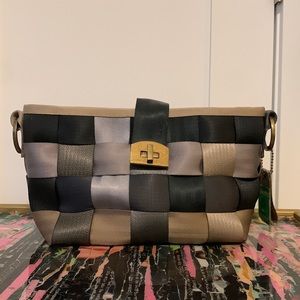 Harvey’s Seatbelt Bag